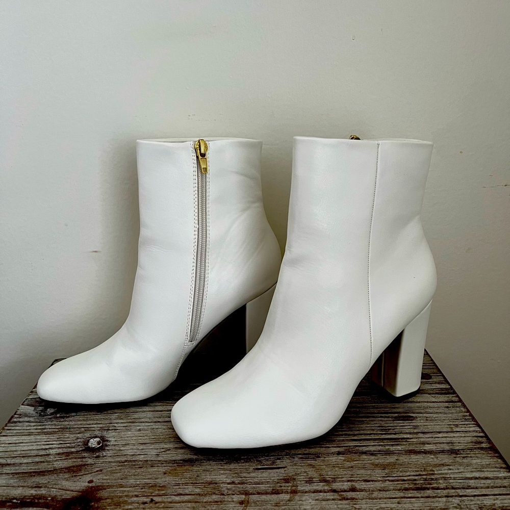 NWT size 7 Madden Girl white boots